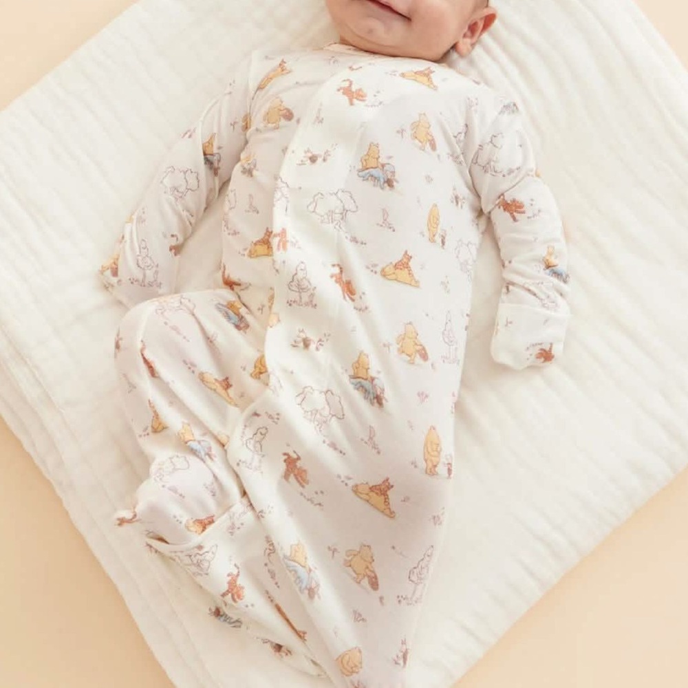 Disney x Magnetic Me Magnetic Gown & Hat Set Winnie the Pooh pattern